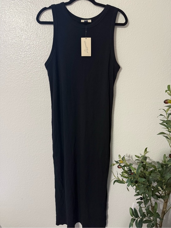 Universal Thread Dresses & Skirts - Sleeveless Black Midi Dress - Classic Minimalist